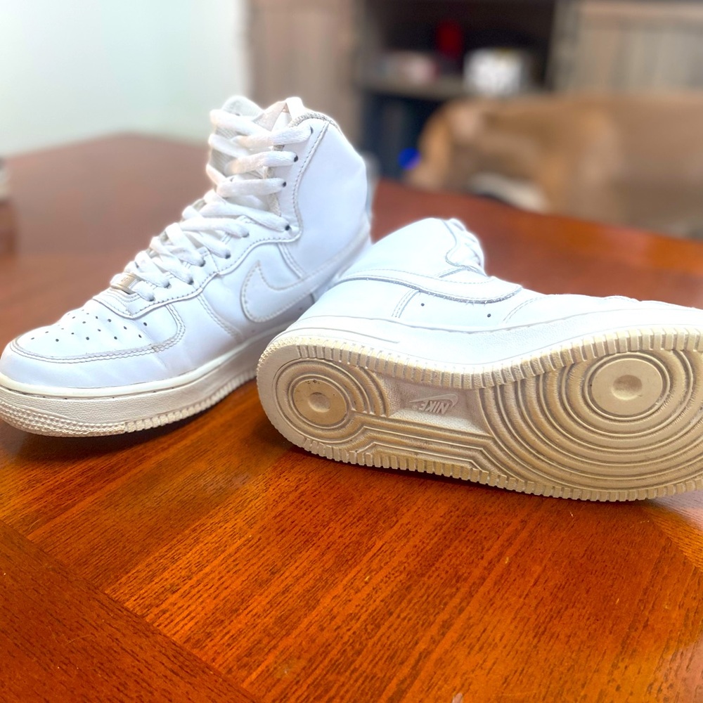 Nike Classic White mid top Air Force Shoes